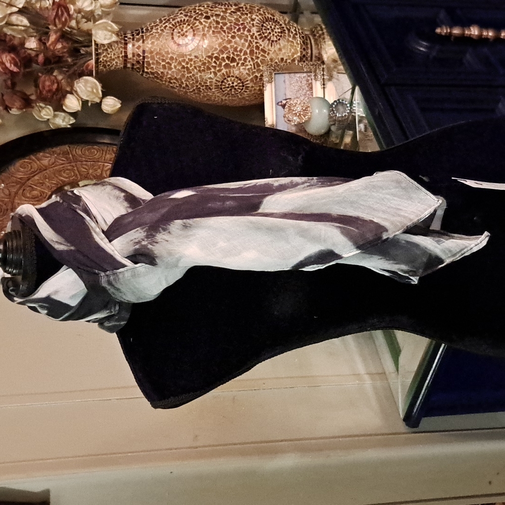 Front Row Society scarf